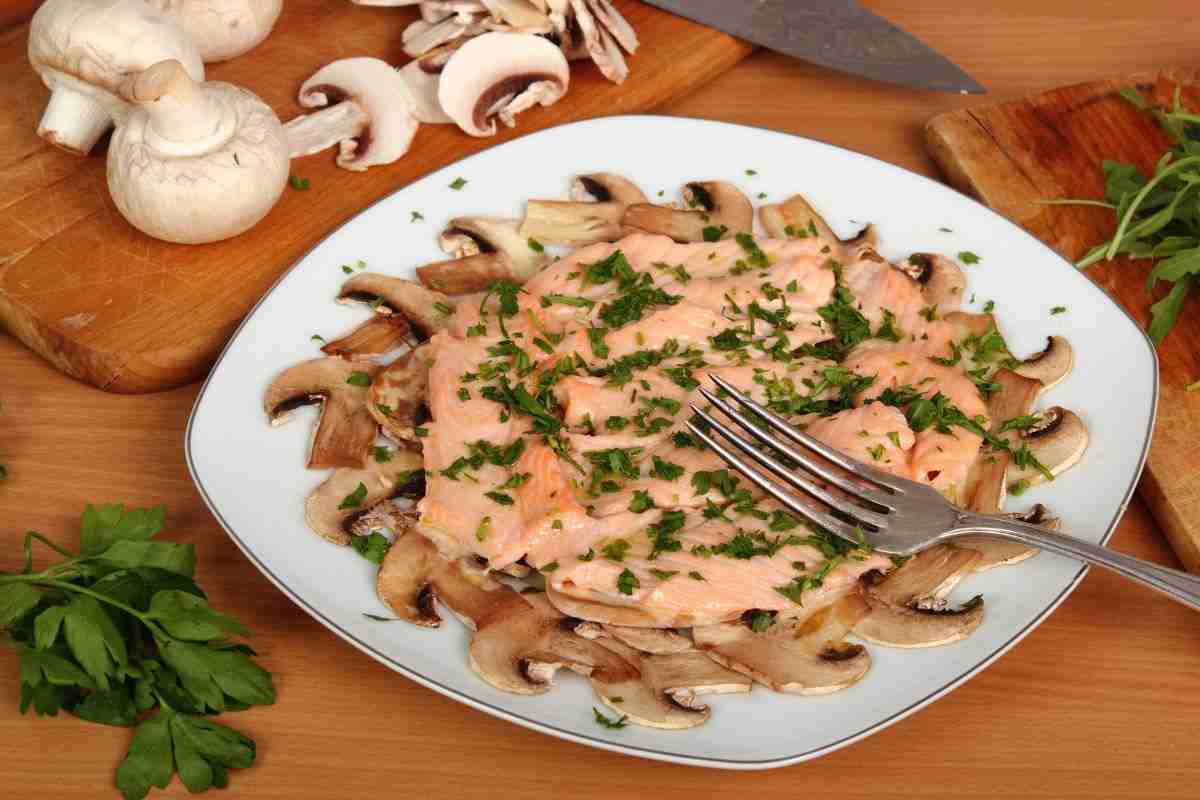 salmone e funghi