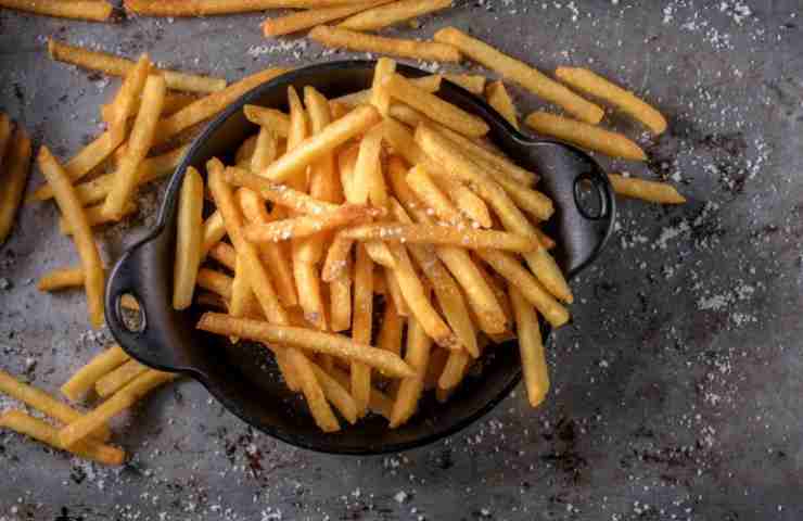 Piatto di patatine fritte